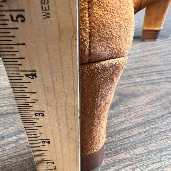 NWOB BCBG Suede boots size 9 1/2 - Picture 6 of 6